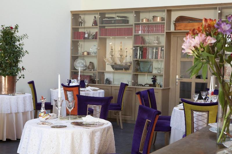 Logis Hotel O En Couleur Oucques-la-Nouvelle Eksteriør bilde