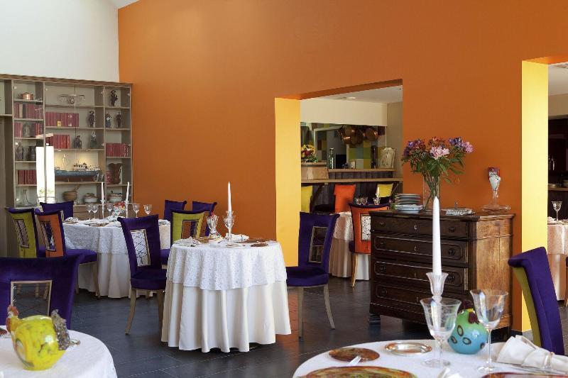 Logis Hotel O En Couleur Oucques-la-Nouvelle Eksteriør bilde