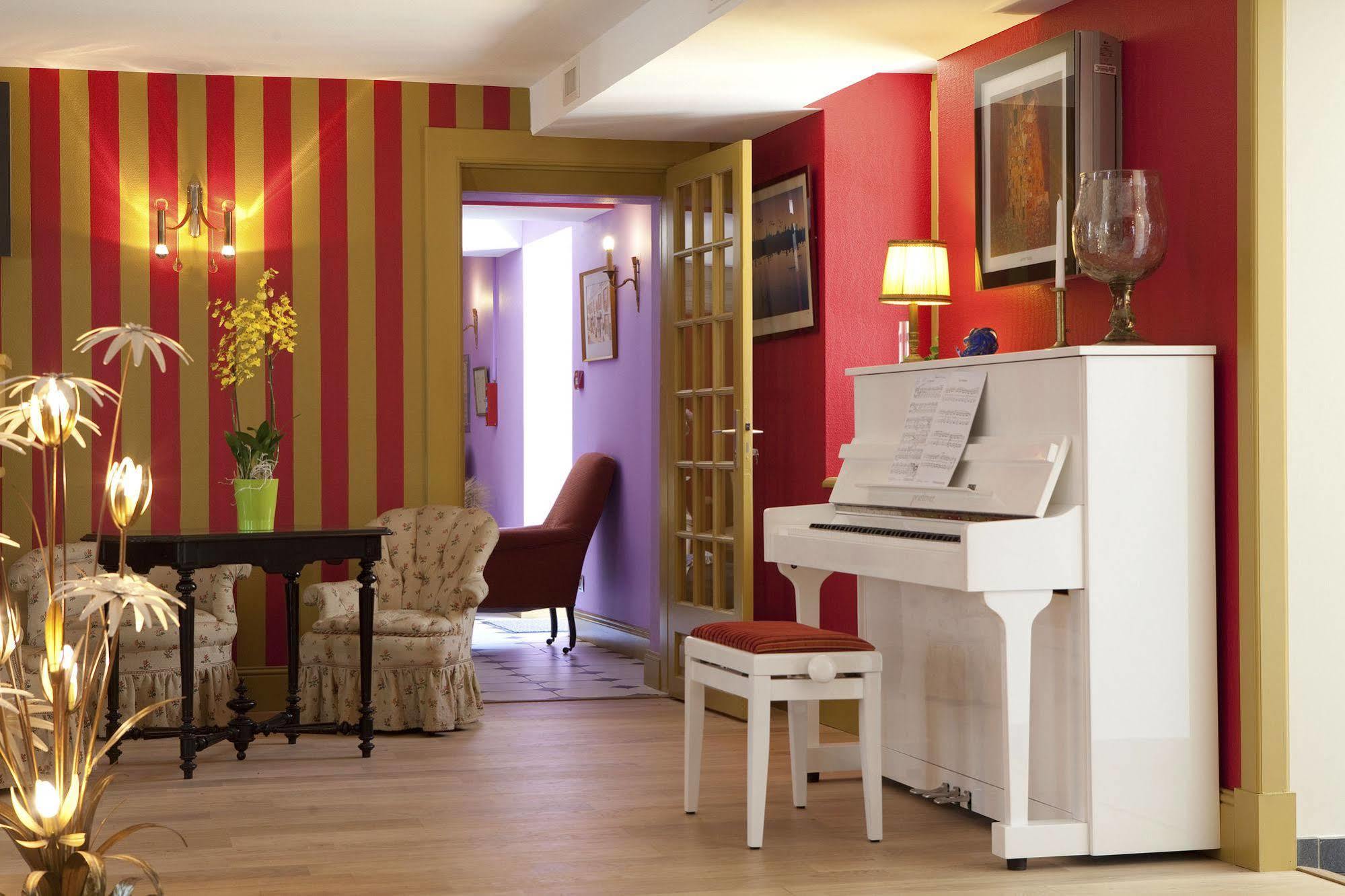 Logis Hotel O En Couleur Oucques-la-Nouvelle Eksteriør bilde