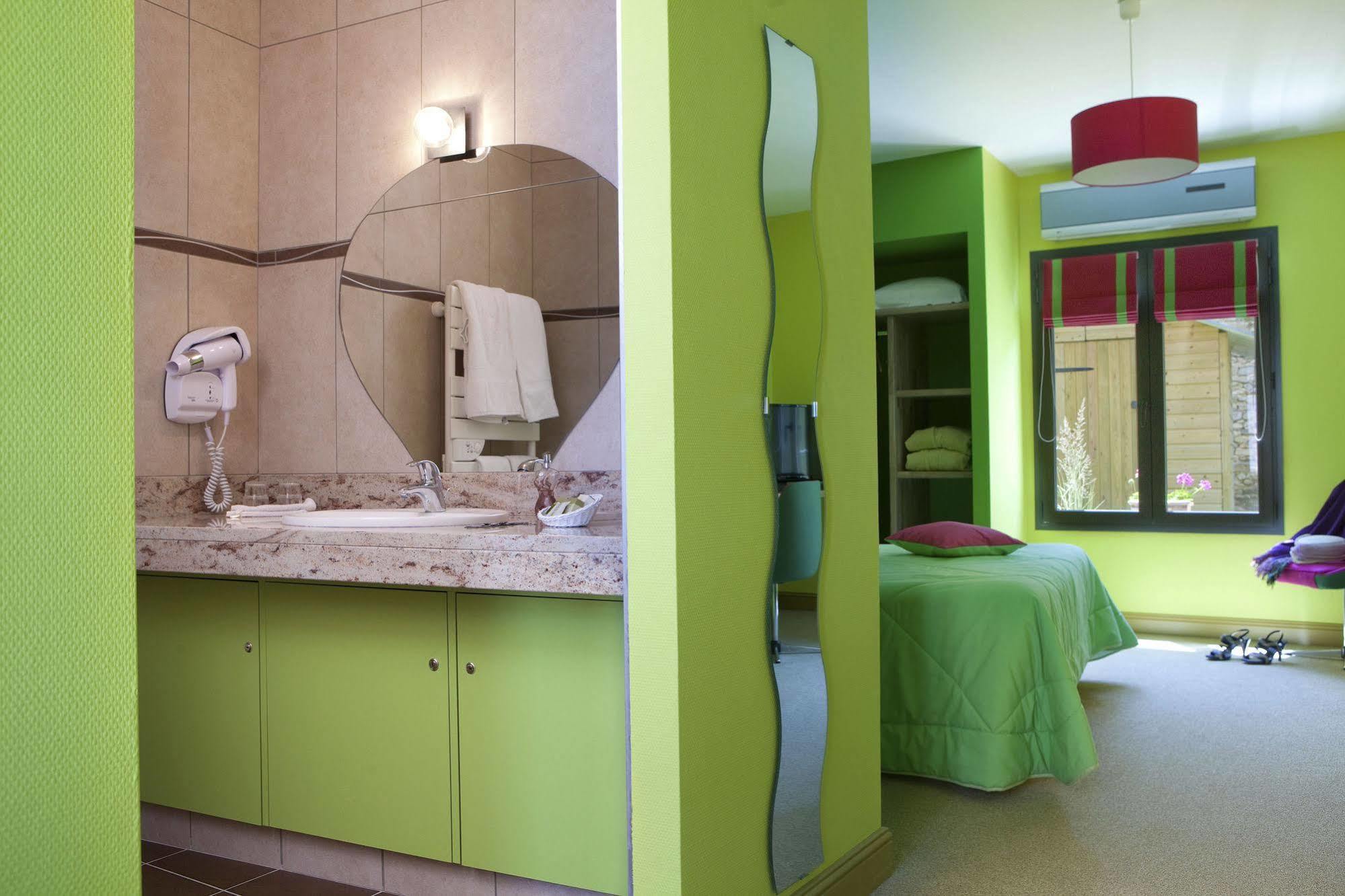 Logis Hotel O En Couleur Oucques-la-Nouvelle Eksteriør bilde